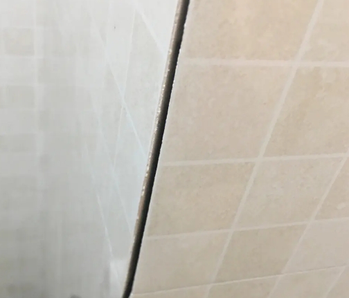 南京市瓷砖空鼓维修公司分享阳台瓷砖脱落的修复过程可以分为以下几个步骤