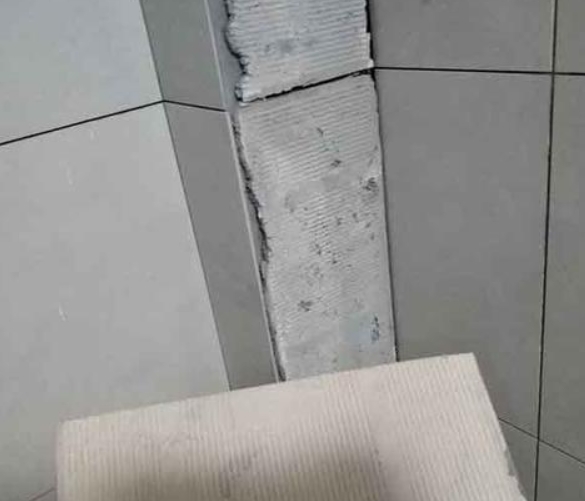 南京市瓷砖空鼓维修公司分享下厨房瓷砖脱落的补救措施。
